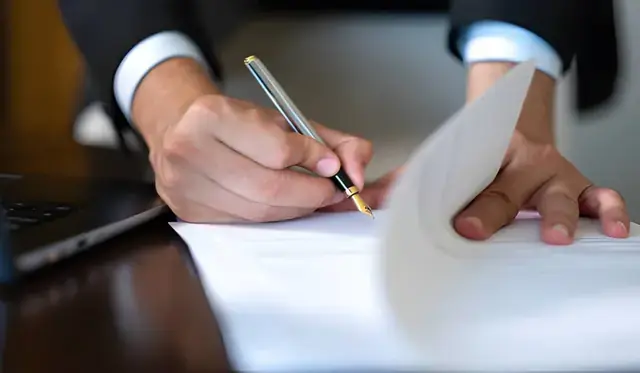 Top 6 Reasons to Hire a Lawyer in UAE?